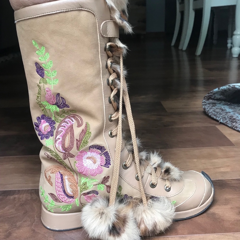 Beverly Feldman Stunning Mid-Calf Tan Boots